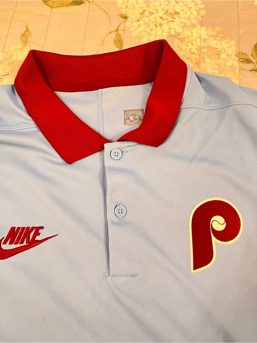 New size M nike Men’s Light Blue & Red Polo Shirt - Philadelphia Phillies polo⚾️